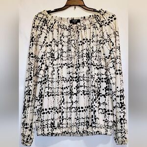 Stylish Women's Black and White Top